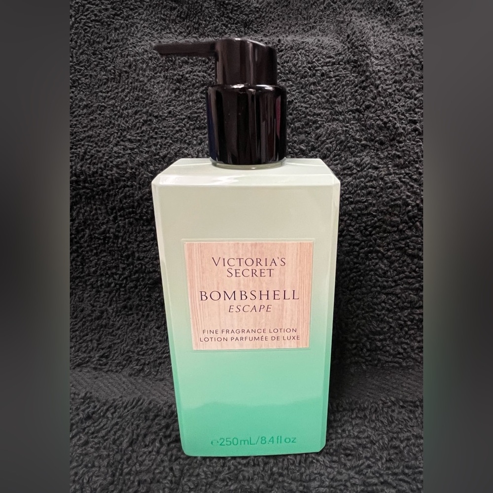Victoria’s Secret Bombshell Escape Body Lotion
Full size 8.4 fluid ounces